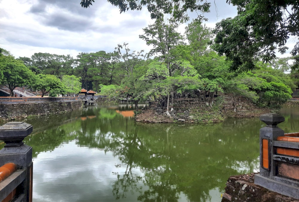 Tinh Khiem Island is shaded by lush trees, creating a peaceful and serene atmosphere